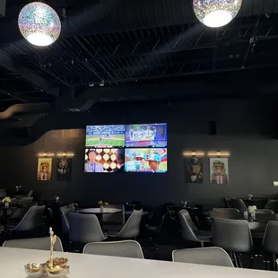 Alfatron used for multi games or one large picture for sports