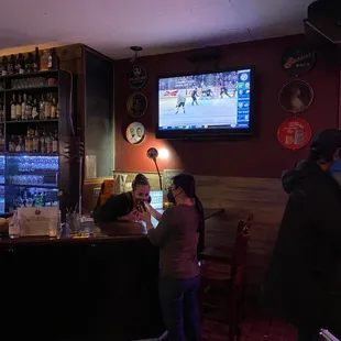 Nice place to Eat , Drink &amp; watch a game