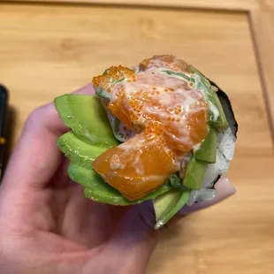 salmon hand roll