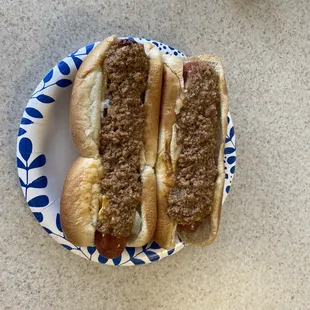 2 chili dogs