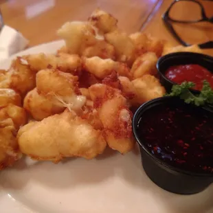 Cheese curds w/raspberry sauce