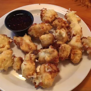 Cheese Curds with Raspberry Jalapeño Sauce