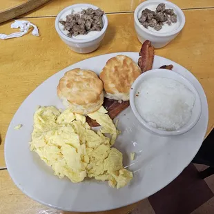 Breakfast w/biscuits and sausage gravy