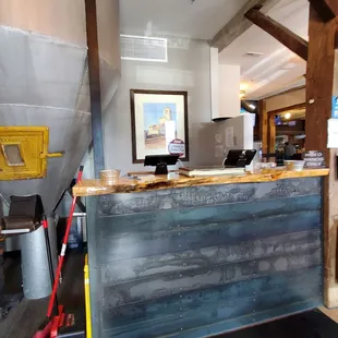 Wait at entrance to be seated