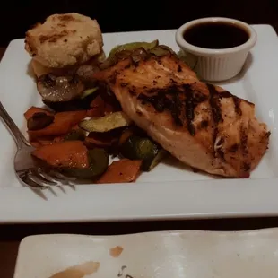 a plate of chicken and vegetables