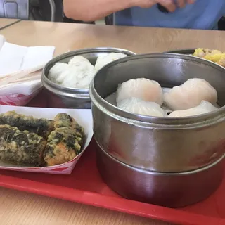 Steamed BBQ Pork Buns (Banh Bao Xa Xiu)