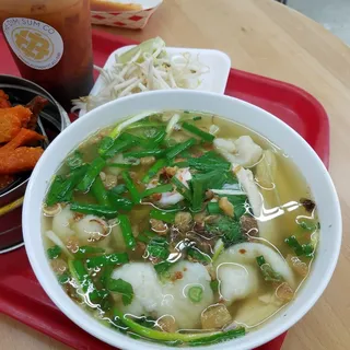Combination Noodle Soup (Mi Thap Cam)