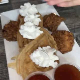 CHICKEN & WAFFLES