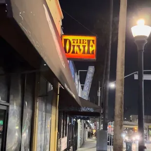 a neon sign for a pizza restaurant