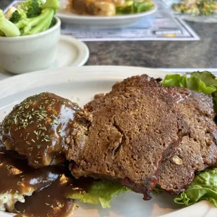 Meatloaf dinner w/2 sides tasty &amp; reasonably priced
