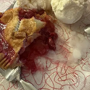 Cherry pie a la mode