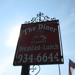 the sign for the diner breakfast lunch