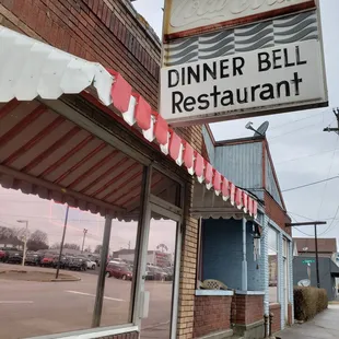 the outside of the restaurant