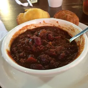 Chili and cornbread