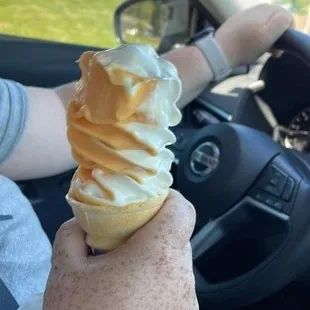 Small Orange &amp; Vanilla Twist Cone