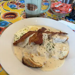 Biscuits and gravy breakast