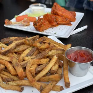 The District Traditional Wings District Side Of Fries