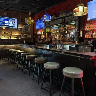 Cool bar with TVs- good for watching sports