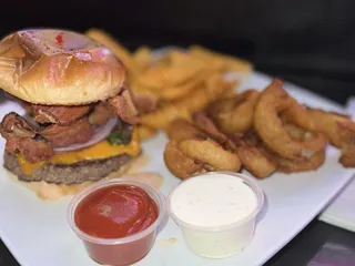 Aces Bar & Grill