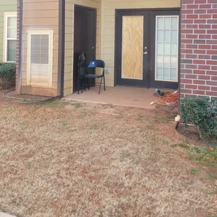 Broken door that has been this way for weeks