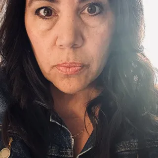 Laura R.