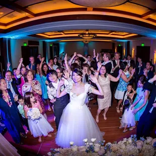 DJ - The DJ Hawaii | Venue - Disney Aulani | Photography - Chrissy Lambert Photography | Floral - Yvonne Design