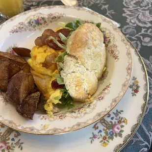 Breakfast biscuit sandwich