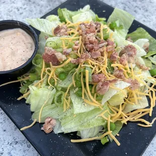 Salad that comes with meals, house made thousand island dressing