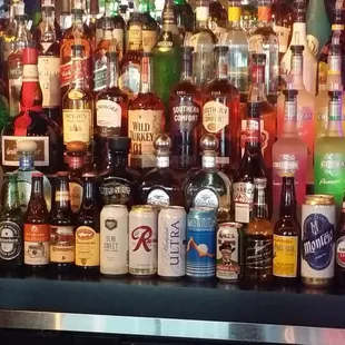 Full bar, 40 different beers, taps &amp; bottles, wine and tasty American bar food. BEST Bloody Mary&apos;s.