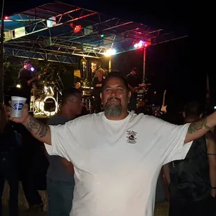 World Famous Doghouse House Big Dog Cliff