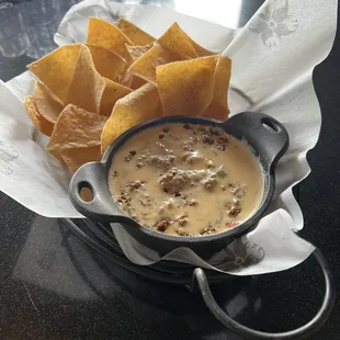 Chips N &apos; Queso