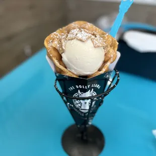 Puffle with horchata ice cream, Cinnamon Toast Crunch and sweeten condensed milk