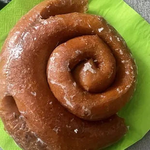 This cinnamon roll was TERRIBLE! It was half the size, half the flavor, and DRY!