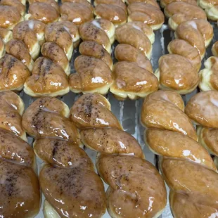 Cinnamon twist and glaze twist