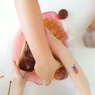 The plastic fish plates are a nice touch.