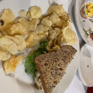 Chicken sandwich with chips