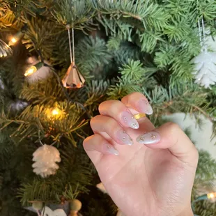 Hailey Bieber glazed nails with stars to match my Christmas tree