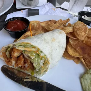 Buffalo chicken wrap with chips
