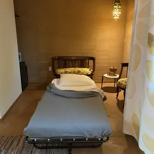 My 8-year-old used this rollaway bed. She had no complaints! 11/27/21