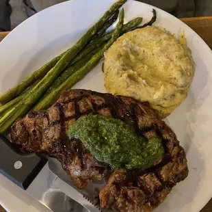 Ribeye with mashed and asparagus