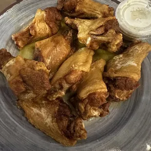 10 traditional wings. Plain and butter.