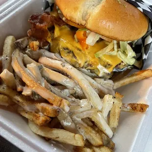 Habanero Bacon Cheeseburger... THEY AIN'T PLAYIN! HOT!!!!