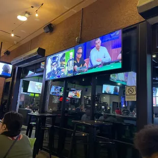people watching tvs