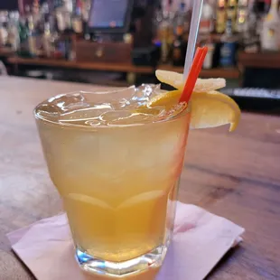 Piggyback Storm- whistleback rye 6 yrs, Ginger beer, lemon juice and elderflower liquer