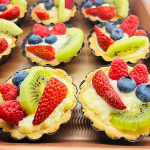 food, dessert, cupcakes