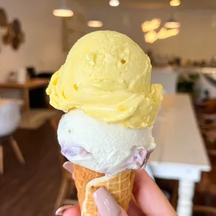 Mango sorbet and bilberry cheesecake