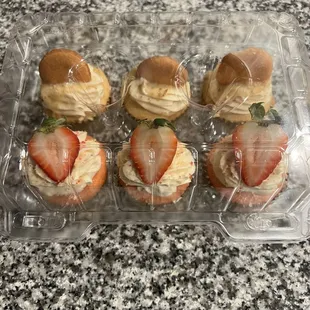 Strawberry shortcake and banana pudding cupcakes