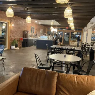 Fun atmosphere to hangout and enjoy a bite!