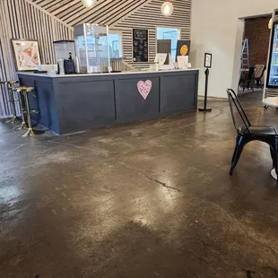 Kitchen station.  Get your pizza here.  Dough has a good flavor!