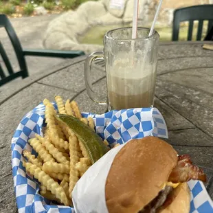 Bacon cheese burger. The only thing actually worth writing about is that root beer float, yum!!